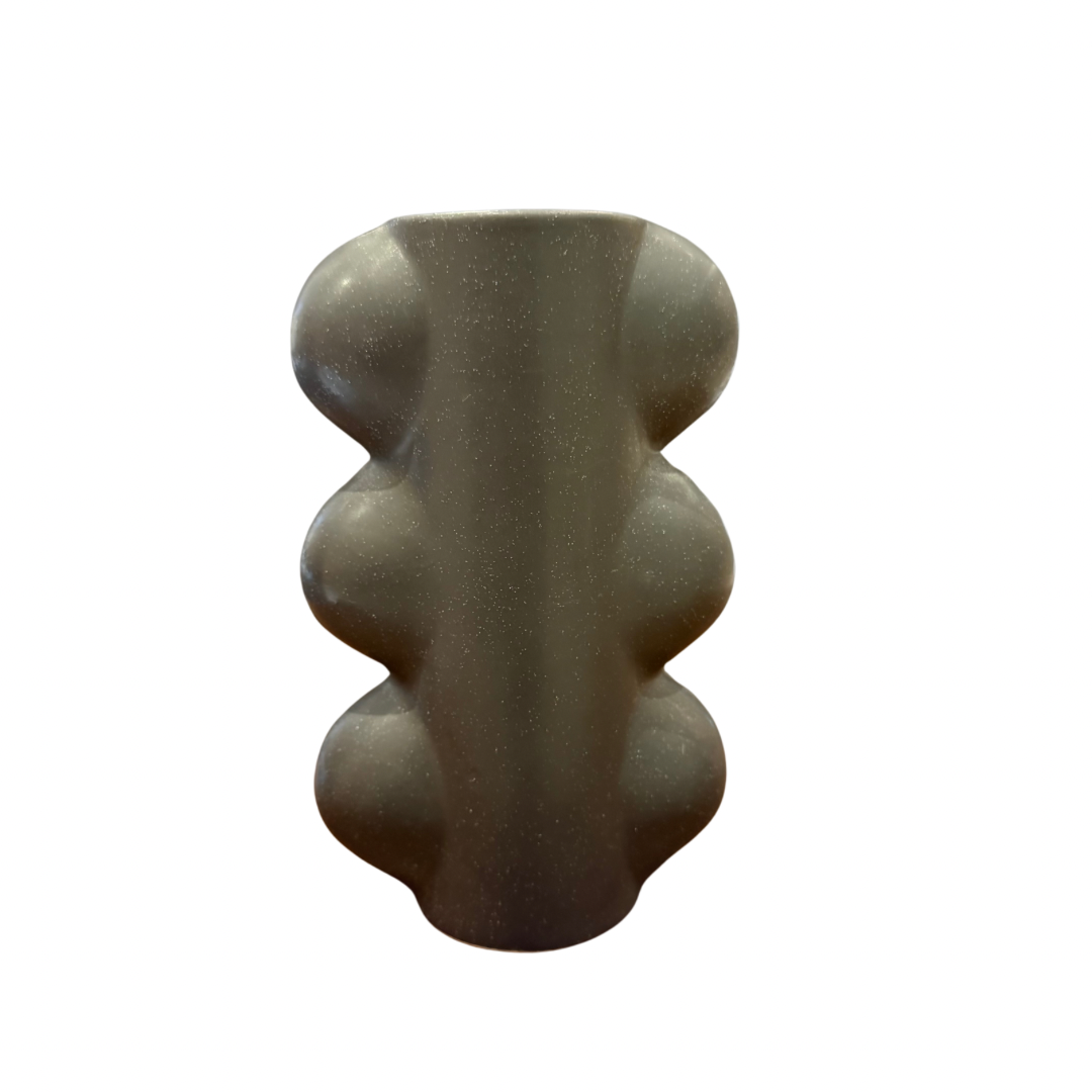 ואזה קרמיקה שחורה